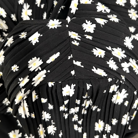 SOLD - Maje Daisy Floral Print Pleated Long Sleeve Crepe Mini
Dress - Picture 12 of 14